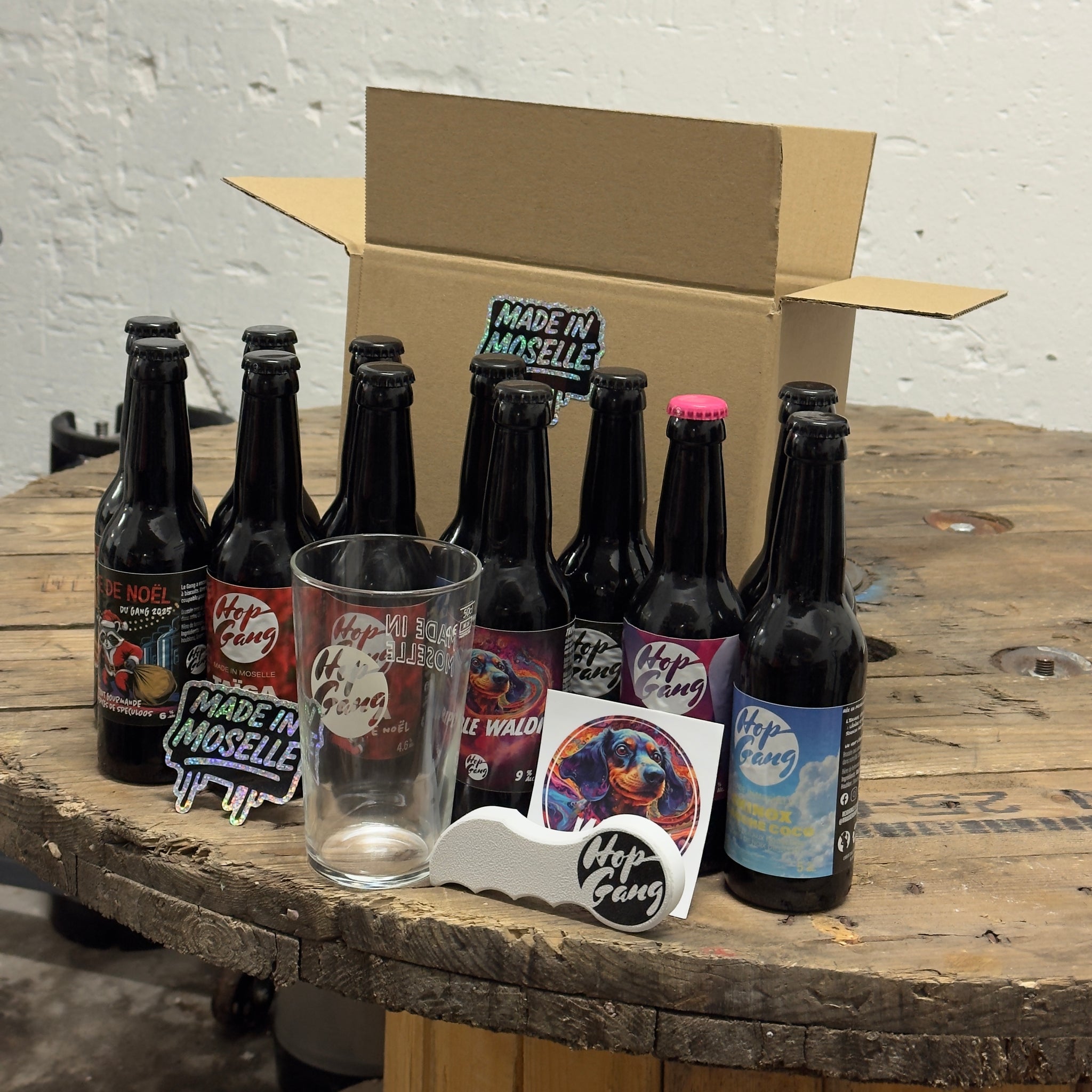 Le pack Ultime de Noël 2025 - 6 Bières de Noël + 6 Bières Gamme fixe + 1 Verre 50cl + 2 Stickers + 1 décapsuleur + 1 décoration de Noël