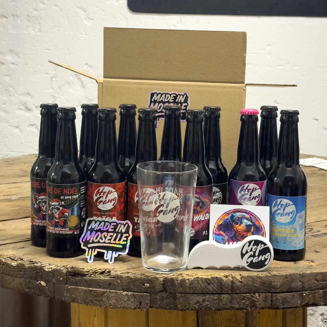 Le pack Ultime de Noël 2025 - 6 Bières de Noël + 6 Bières Gamme fixe + 1 Verre 50cl + 2 Stickers + 1 décapsuleur + 1 décoration de Noël